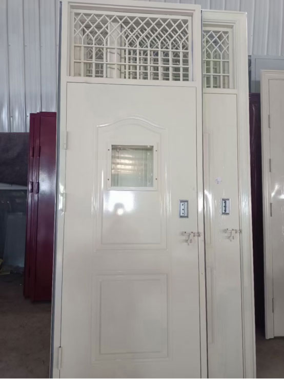 阿克苏学校教室门