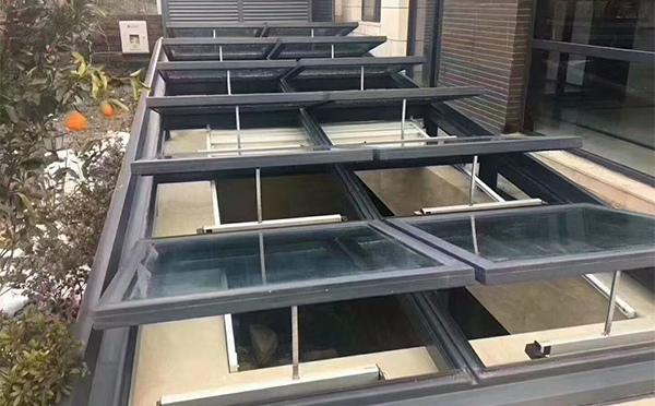 某轨道交通车辆维修车间阿克苏排烟窗应用