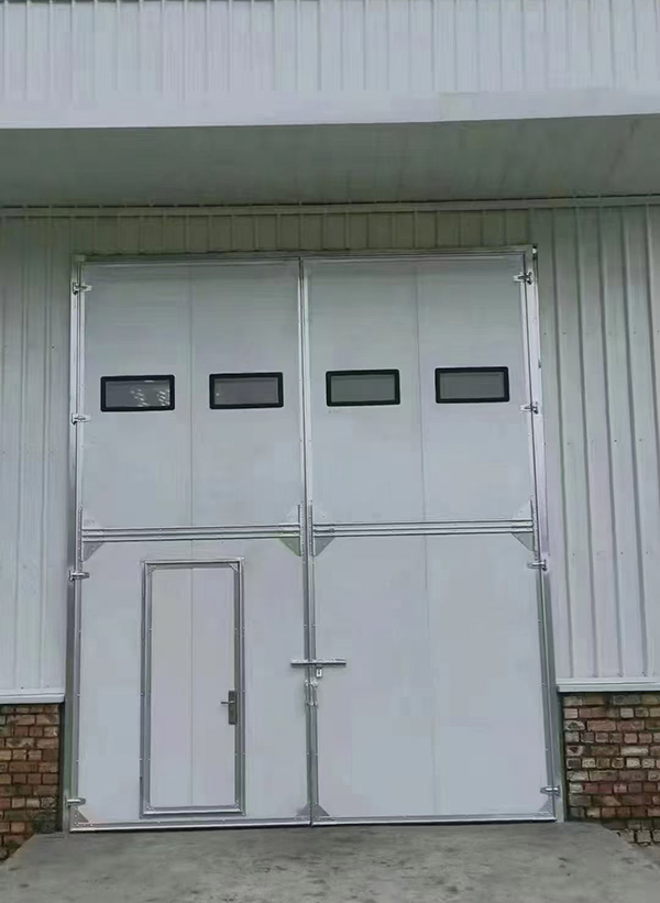 阿克苏工业门在设备装配车间出入口的实施记录